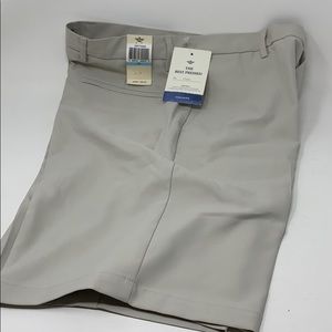 NWT Dockers Light Khaki shorts Sz 31 - Golf!